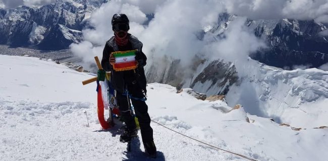 کوهنورد خوزستانی در فاصله ده روز دو قله مهم جهان را فتح کرد.